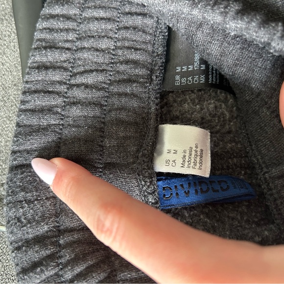 Like new Men’s H&M grey shorts - Picture 3 of 3